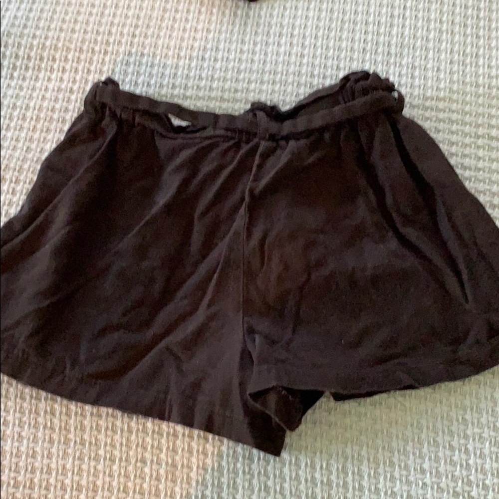 Black shorts w/ tie belt - Picture 3 of 3